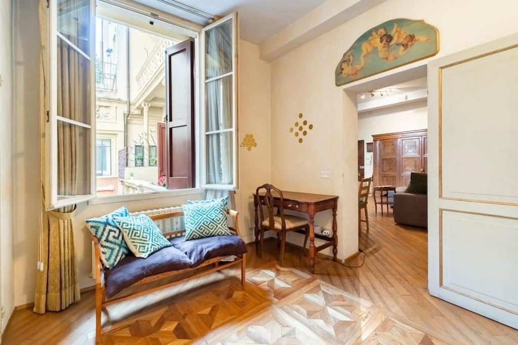 Appartamento Elegante E Centrale La Foglia D'Oro Bologna Luaran gambar