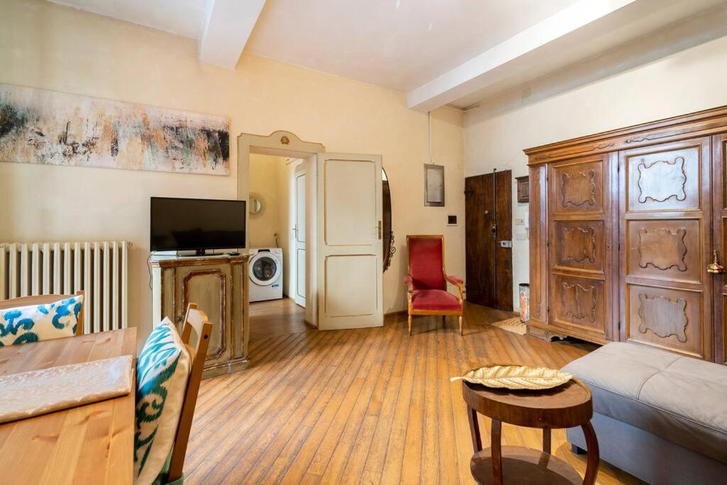 Appartamento Elegante E Centrale La Foglia D'Oro Bologna Luaran gambar
