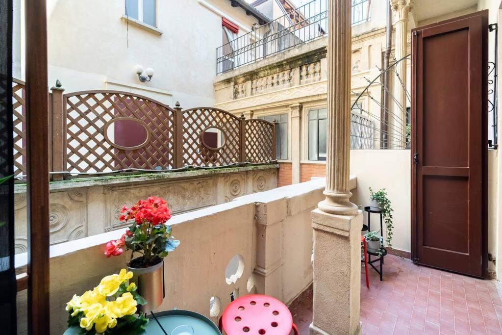 Appartamento Elegante E Centrale La Foglia D'Oro Bologna Luaran gambar